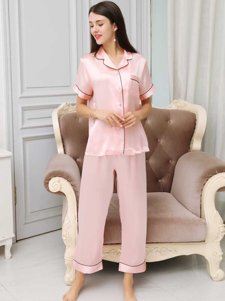 ピンク色のシルク半袖パジャマ