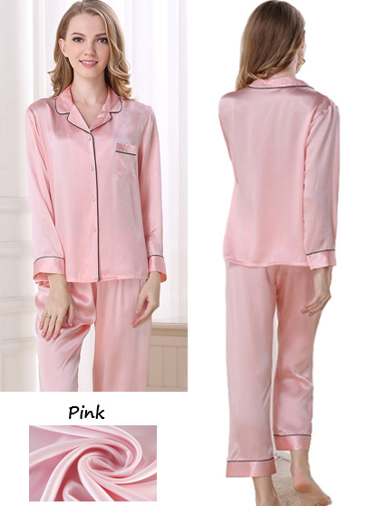 ピンク色のシルクパジャマ